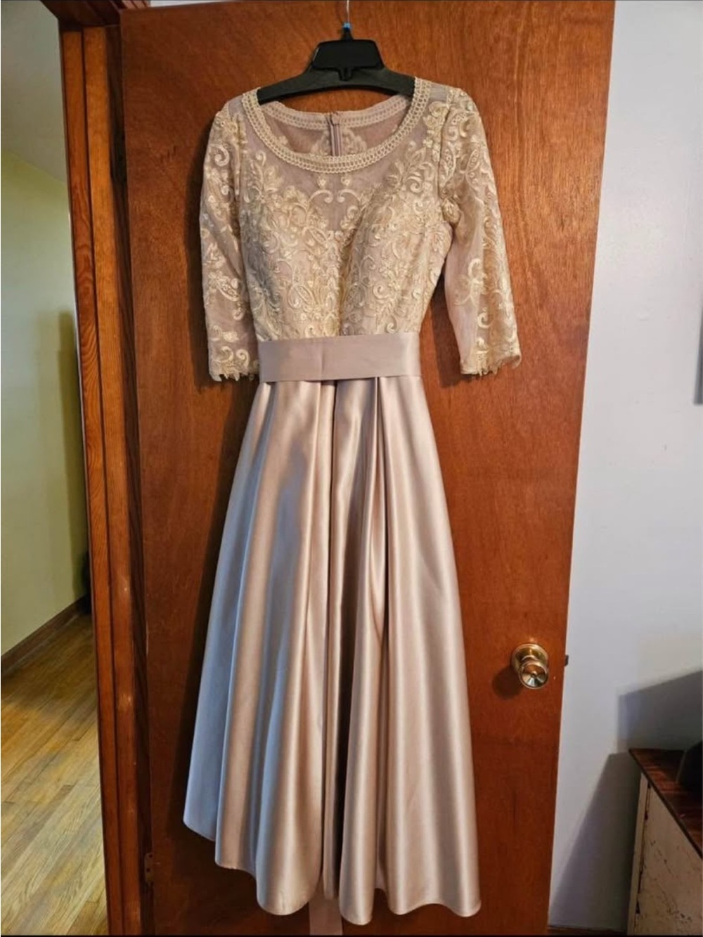 Elegant Women's Lace Bodice Satin Skirt Dress in Champagne